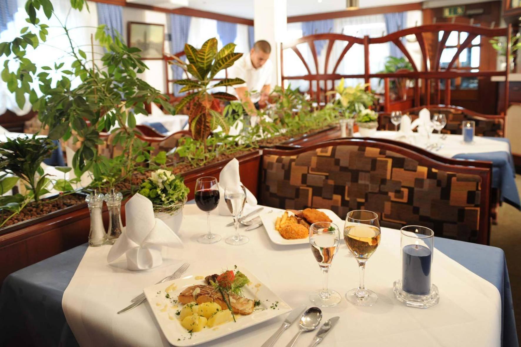 Hotel & Restaurant Hugenottengarten Friedrichsdorf Exterior photo