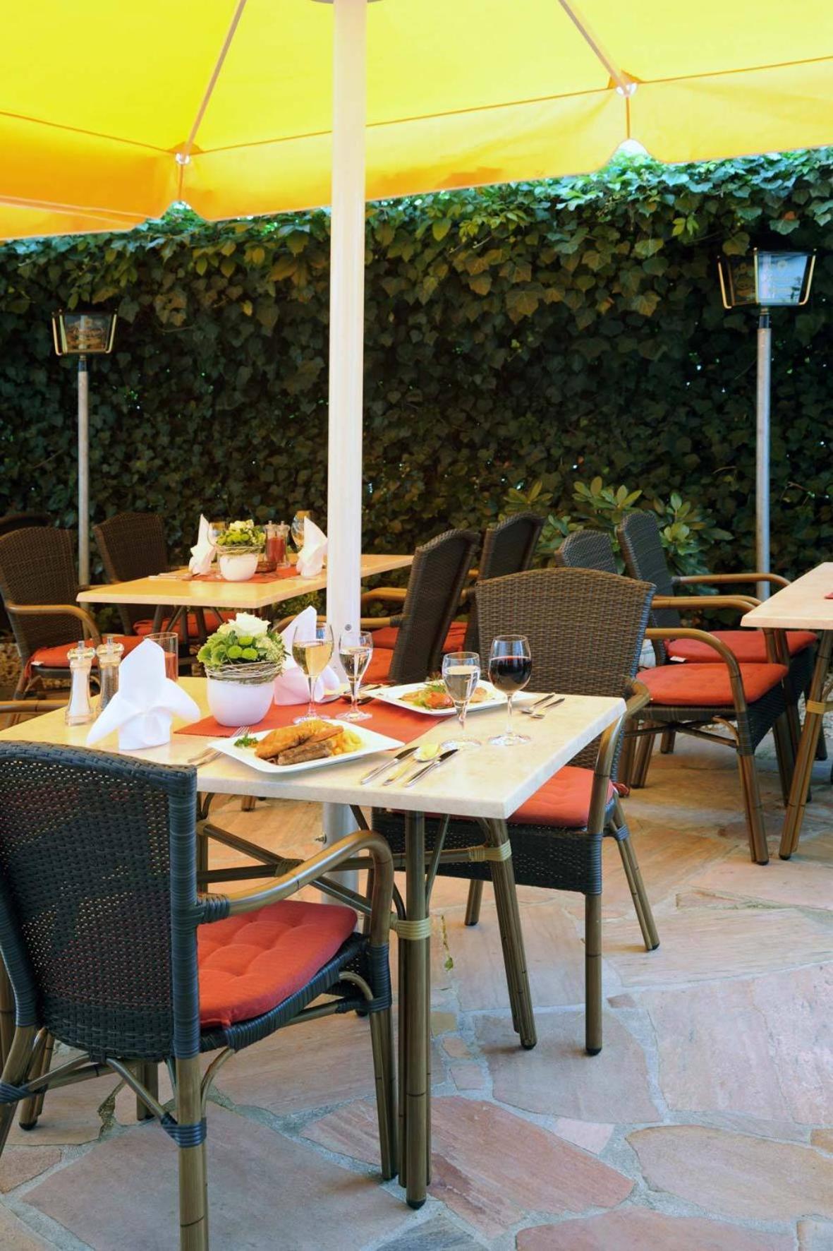 Hotel & Restaurant Hugenottengarten Friedrichsdorf Exterior photo