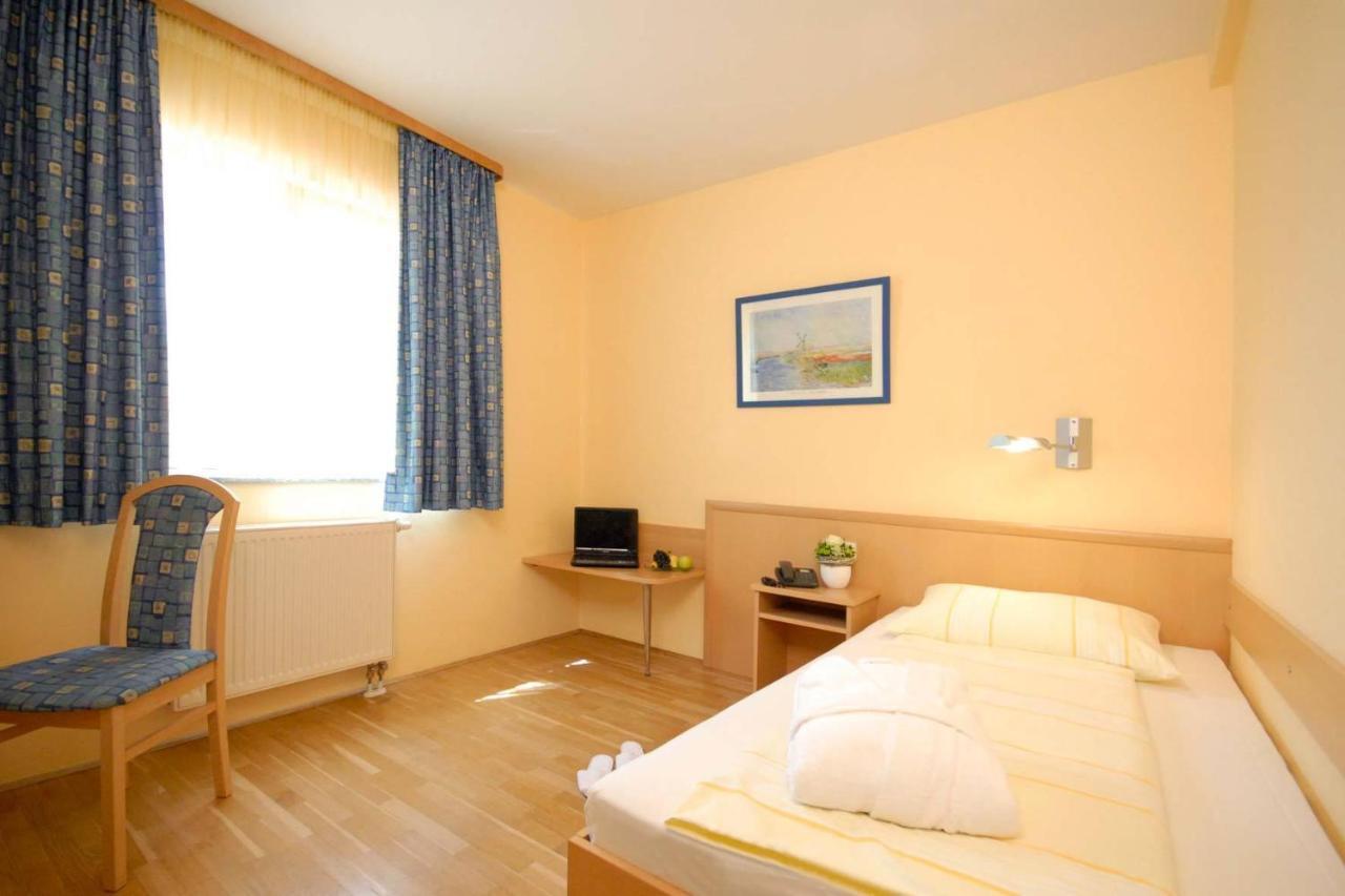 Hotel & Restaurant Hugenottengarten Friedrichsdorf Room photo